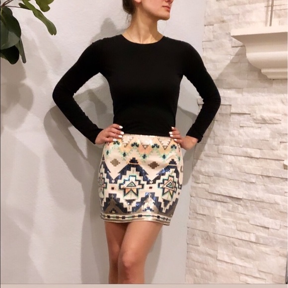 Patterned mini skirt | Express - Picture 2 of 4